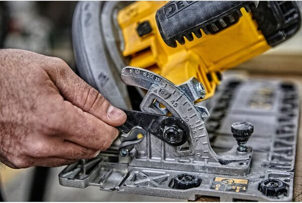 DeWalt DWE576K-QS Scies Circulaires 1000 W Jaune/Noir/Gris 8,5 cm [Classe énergétique A+]