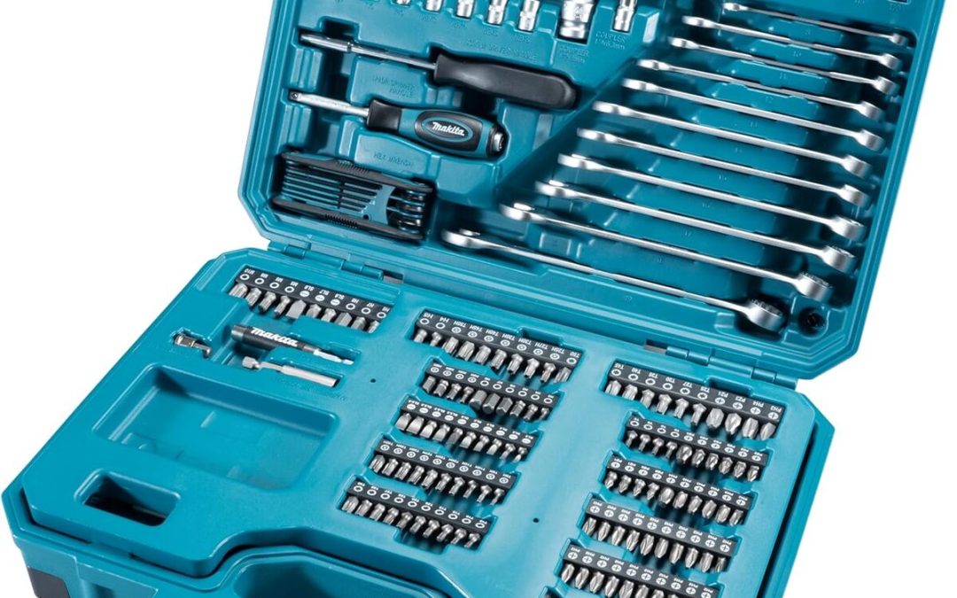 Test du coffret Makita E10883 : 221 pièces d'outils essentiels