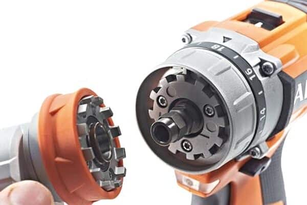 Découvrez l'AEG BBS12C2-202BKIT1 en détail, un outil puissant et polyvalent pour tous vos projets de bricolage. Apprenez-en plus sur ses caractéristiques et avantages.