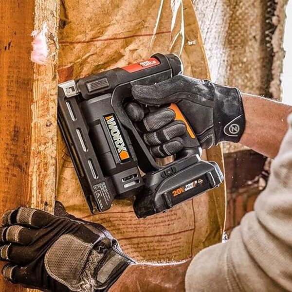 Découvrez notre analyse détaillée de l'agrafeuse-cloueuse sans fil WORX WX843. Évaluation des performances, avantages et inconvénients de cet outil indispensable pour vos projets de bricolage.