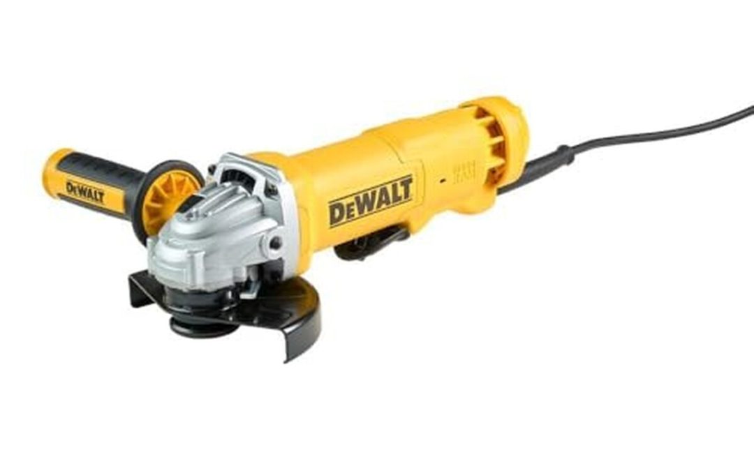 Test : meuleuse Dewalt DWE4233-QS, performance et ergonomie au rendez-vous