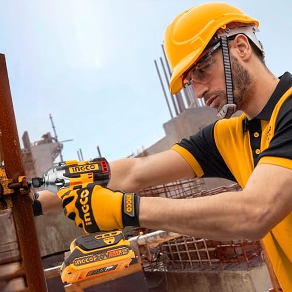 Explorez les performances de la visseuse et perceuse sans fil iNGCO 20V : un outil incontournable pour tous vos travaux.