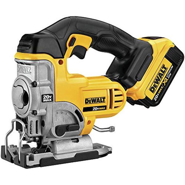 Découvrez notre test complet de la scie sauteuse dewalt dcs331m1 20 V max : évaluation de sa performance, sa précision et son autonomie pour des découpes parfaites