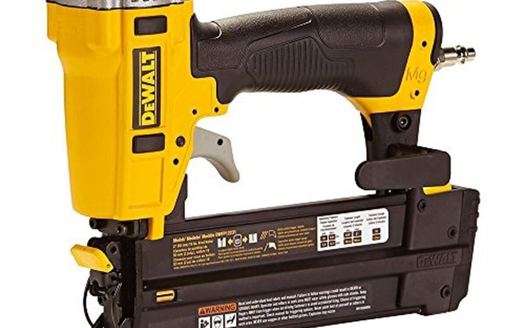 Test : cloueuse à air comprimé Dewalt DPN1850-XJ 18G